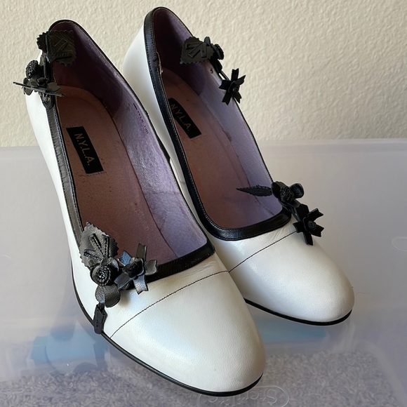 Vintage N.Y.L.A. Black & White Floral Pumps - Picture 1 of 3